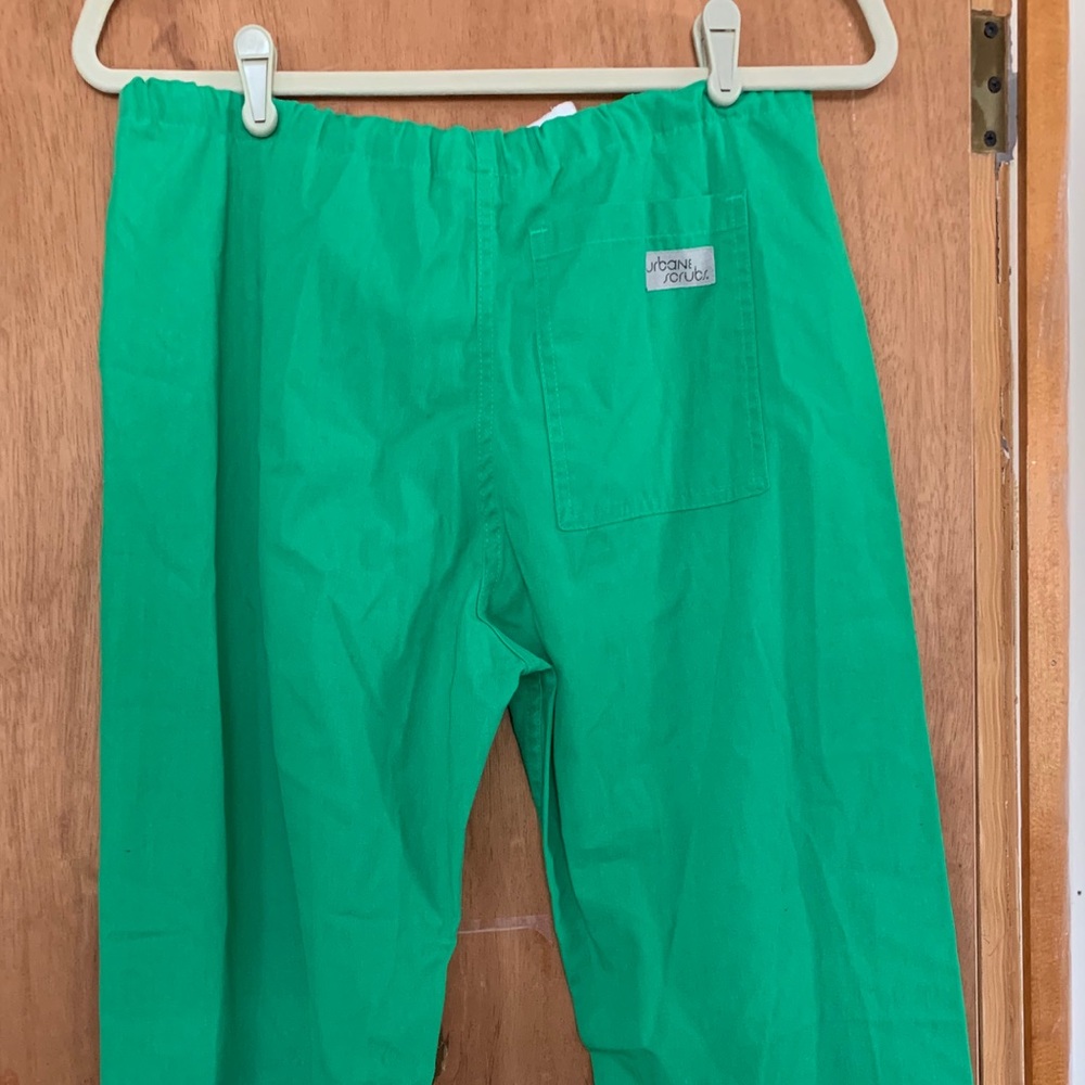 Urbane scrubs